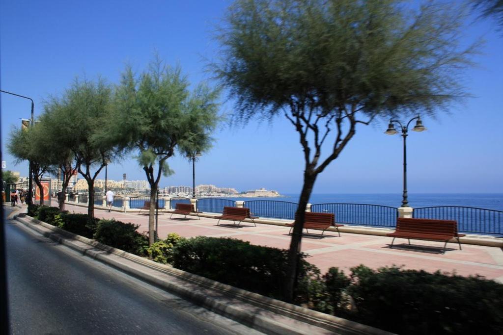 Chic 2Br Penthouse Steps From The Promenade Sliema Exterior foto