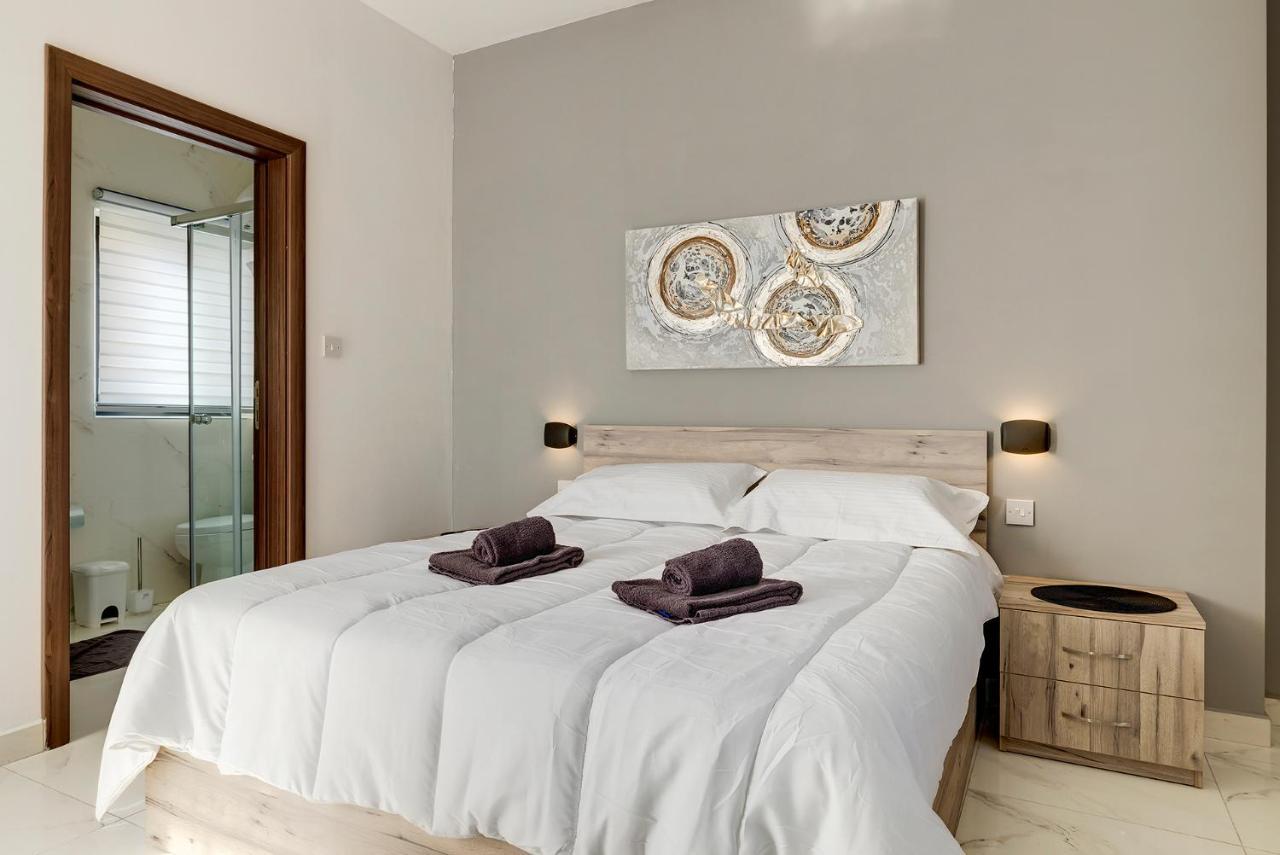 Chic 2Br Penthouse Steps From The Promenade Sliema Exterior foto