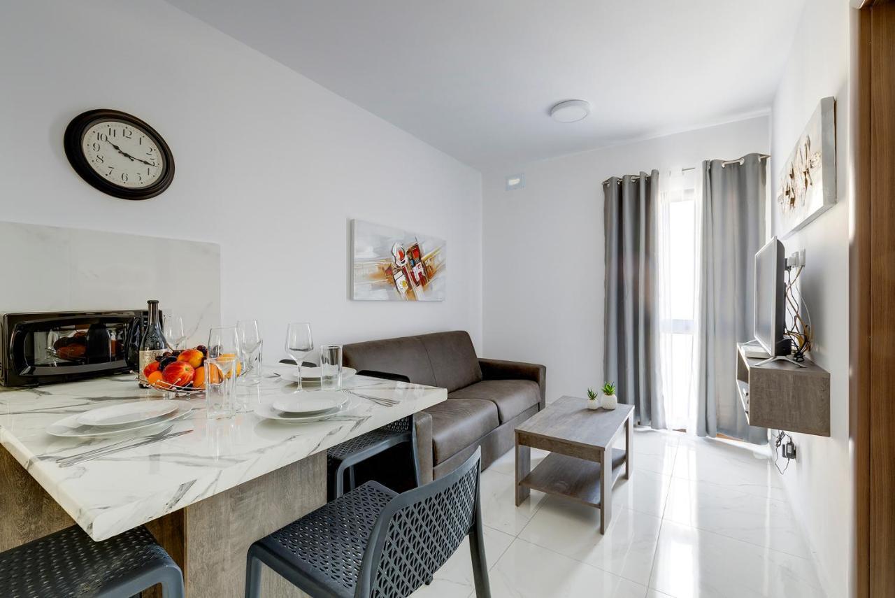 Chic 2Br Penthouse Steps From The Promenade Sliema Exterior foto